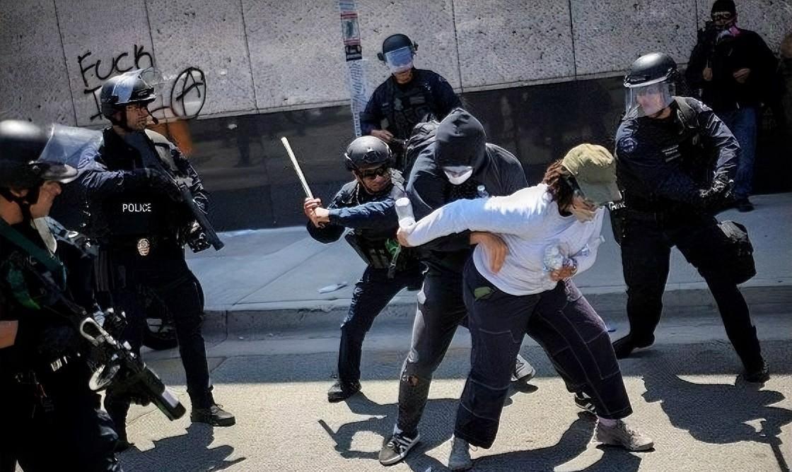 讲清楚！加州和白宫恩怨实际上，这一次加州多个地区出现动乱是有迹可循的，因为在本