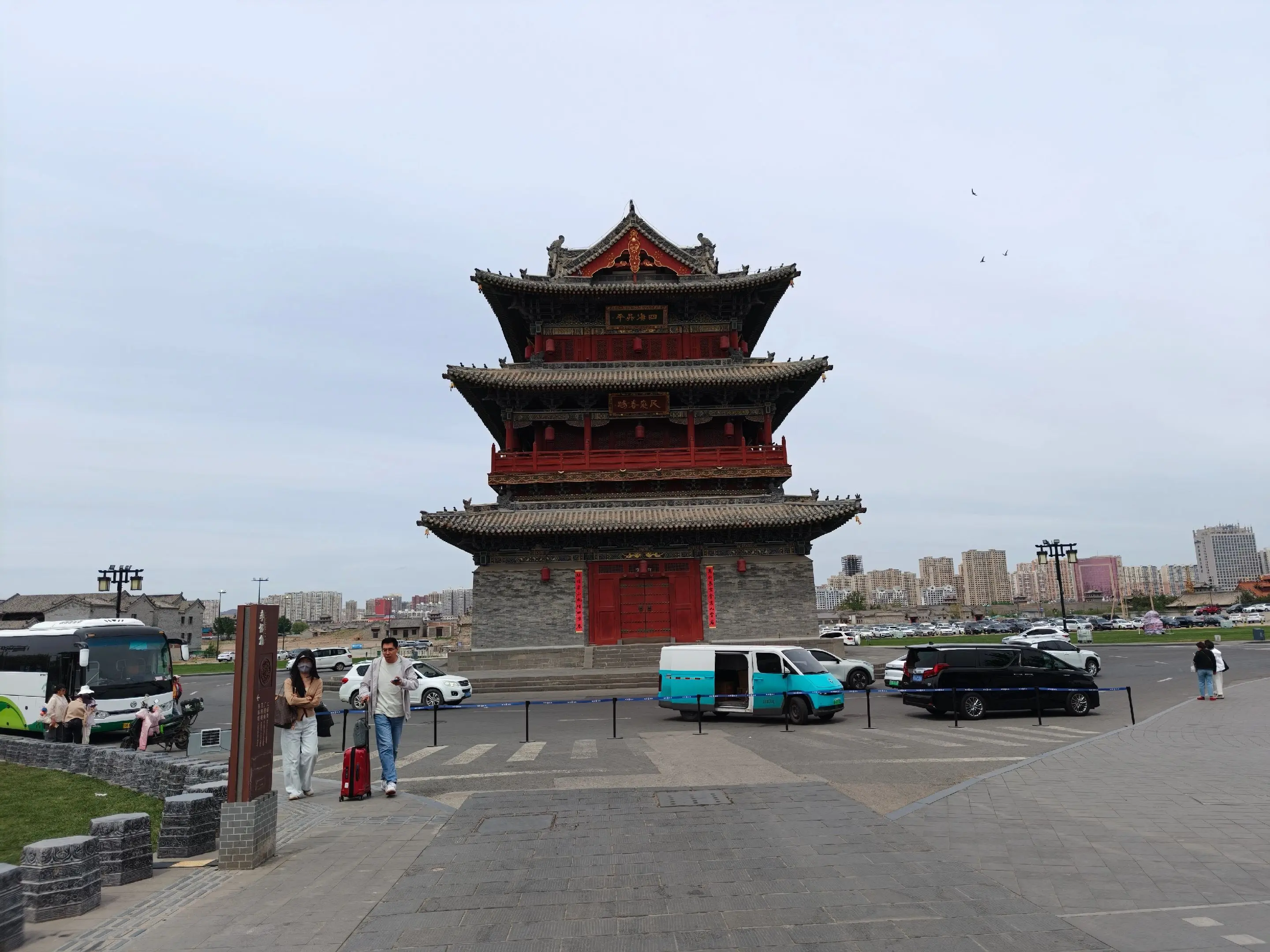 大同街拍，太平门天主堂及城市北面。从关帝庙前往法华寺，途中经过的街巷以...