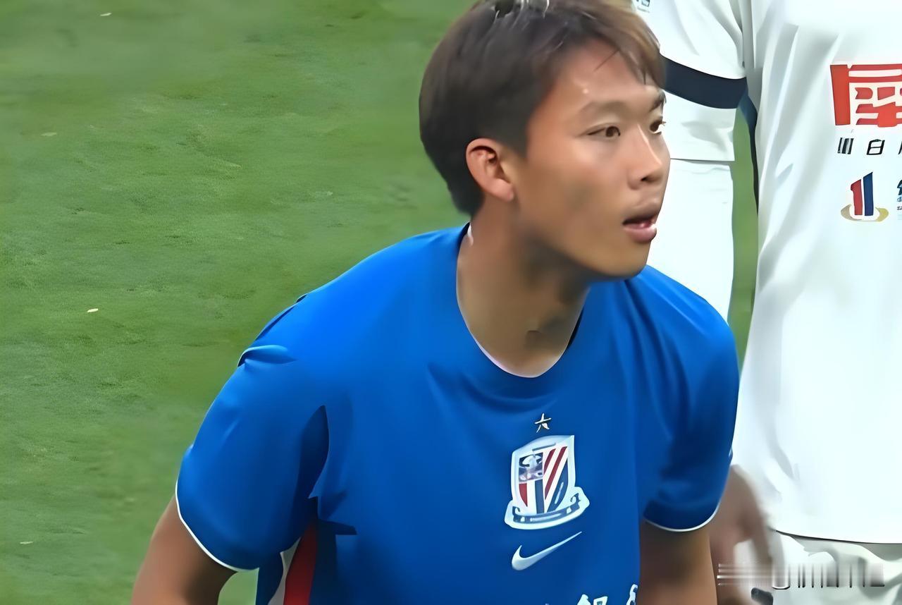 当李可和蒋圣龙回归之时。就是令斯卢茨基头疼之际。几场比赛踢下来。汪海健和金