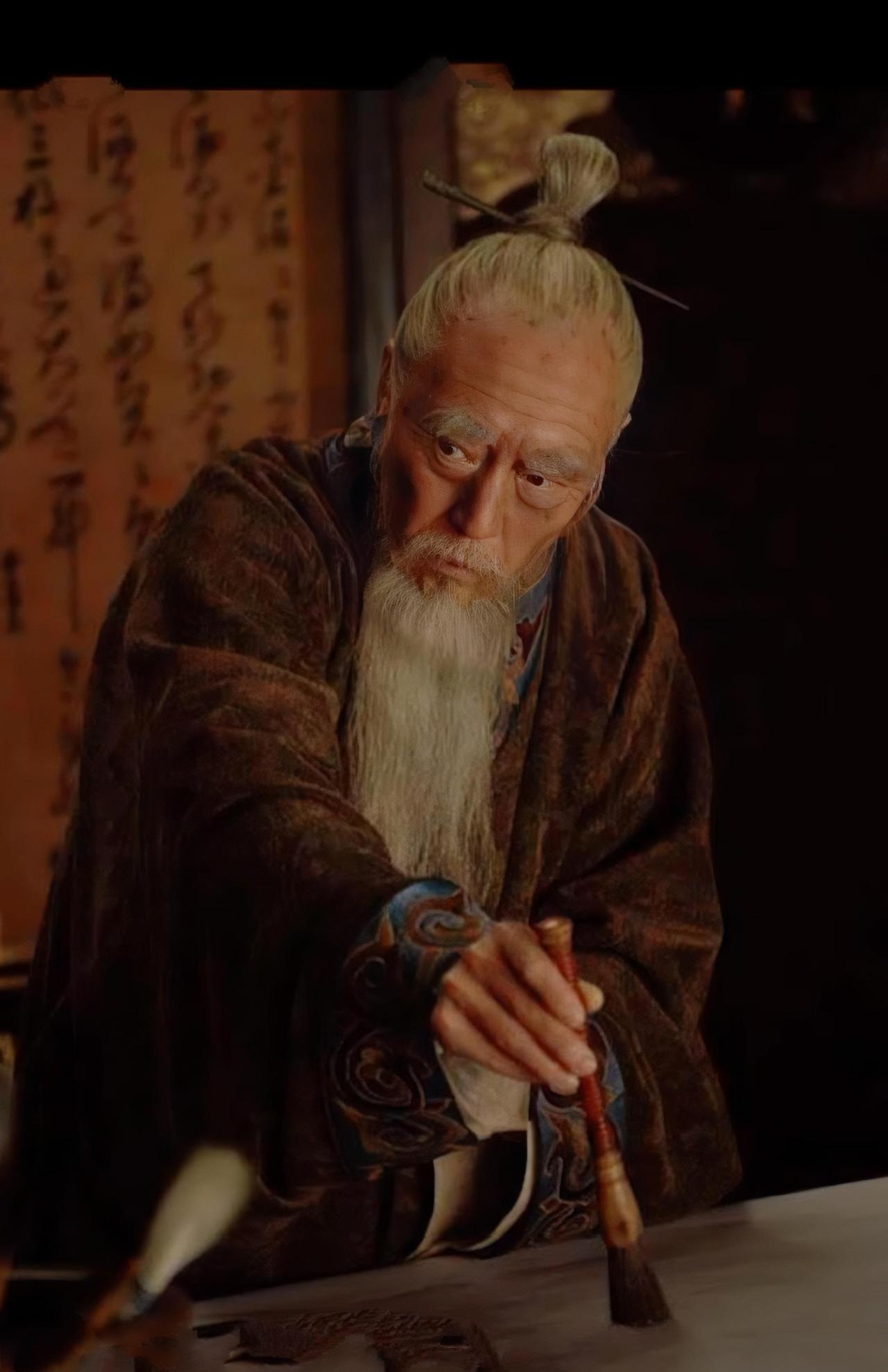 严嵩的结局在史书里是“寄食墓舍以死”，你不会以为他是在坟地里乞讨，最终饿死？这就