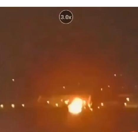 不管这个国家怎么样，这位飞行员是一个技能超強飞行员，为这位飞行员点赞！飞机的双发