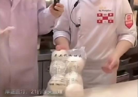 胖东来的馒头一块钱一个，西贝的馒头21块钱一个，有差别吗？胖东来馒头保质期写的