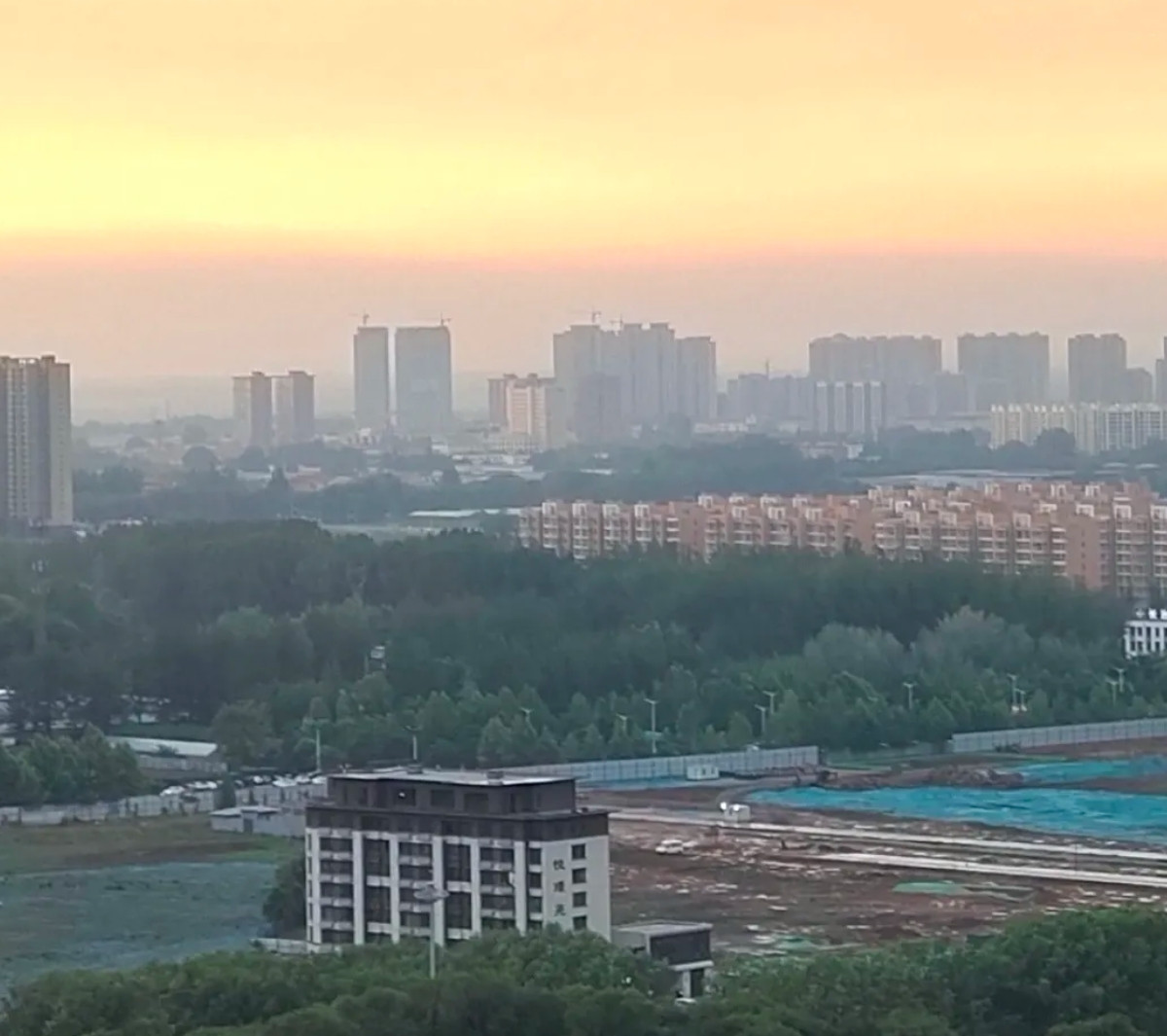 扒一扒国企的招聘腐败在国企你会看到很多奇怪的现象，明明每年招聘只要985，21