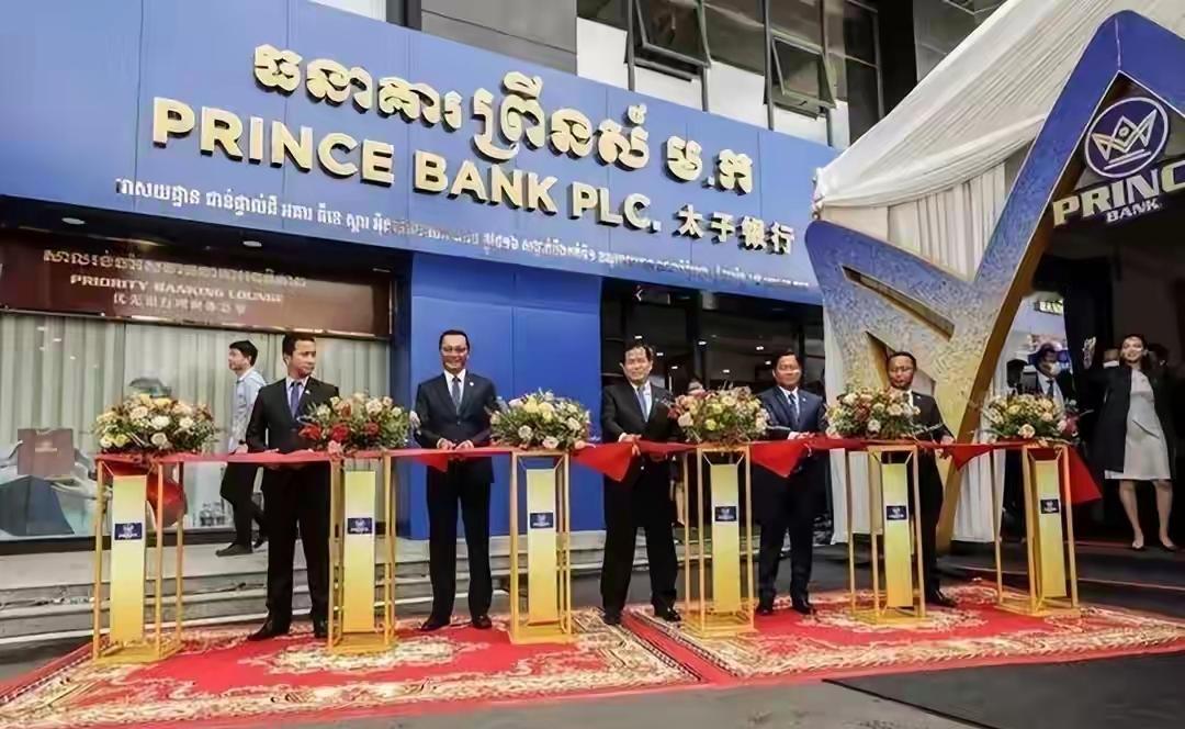 电诈集团的作为，成了泰国进攻柬埔寨的一个理由。泰国轰炸了“奥斯玛”园区，紧接着，