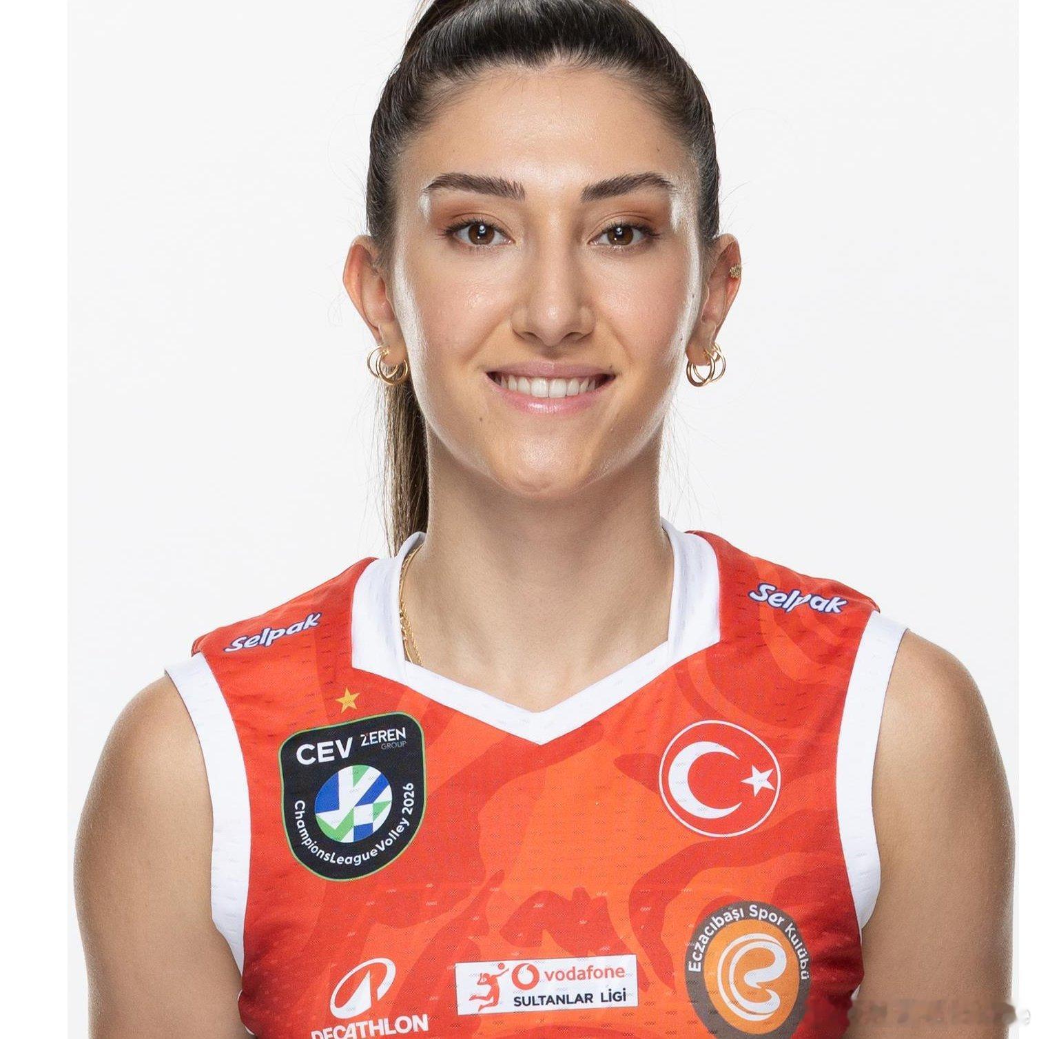 排球🎙️亚普拉克谈与埃布拉尔.卡拉库尔特并肩作战的感受：我认识埃布拉尔很久