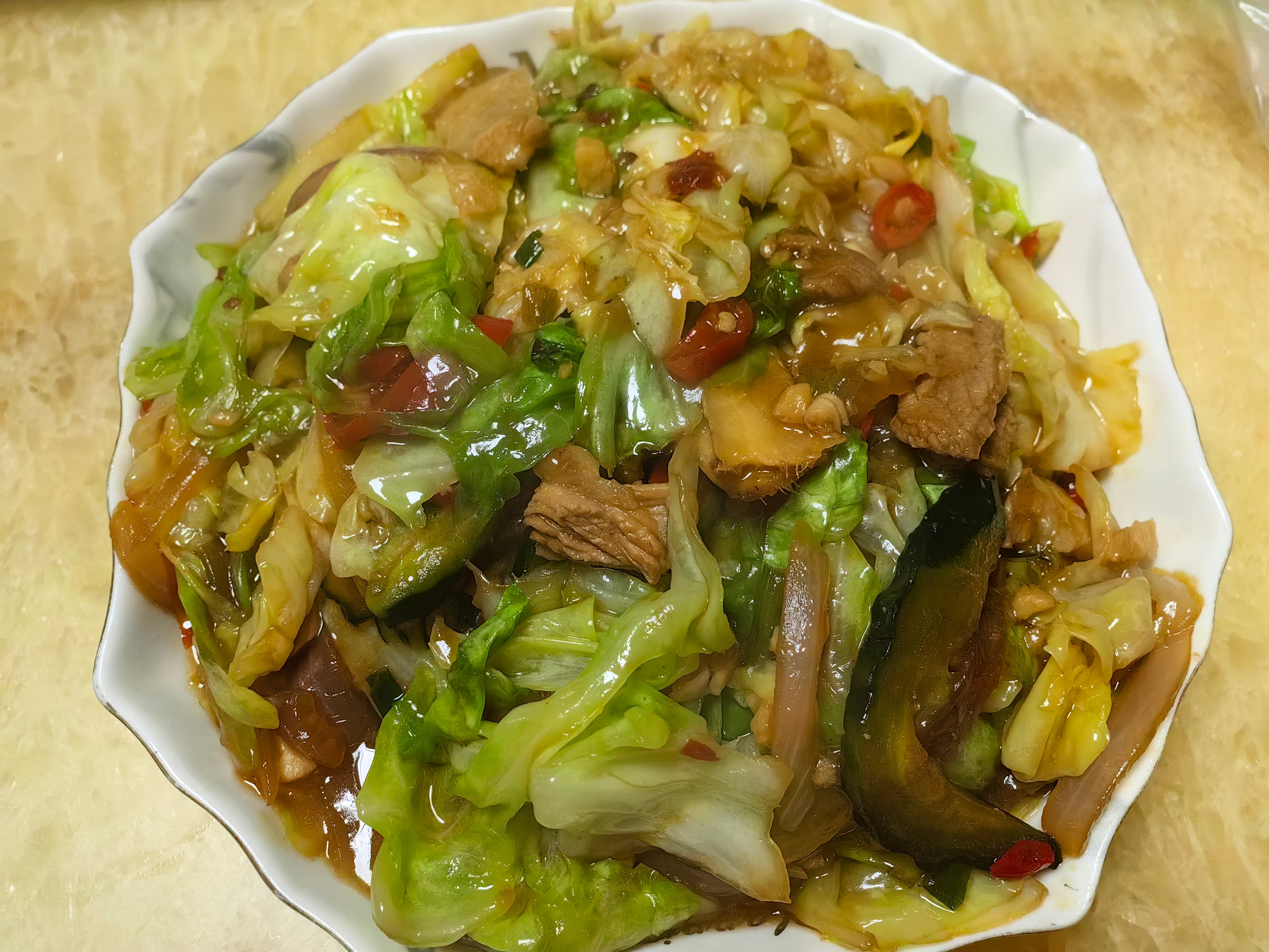 家常菜海鲜玉子豆腐煲，炒包菜，咖喱鸡腿。