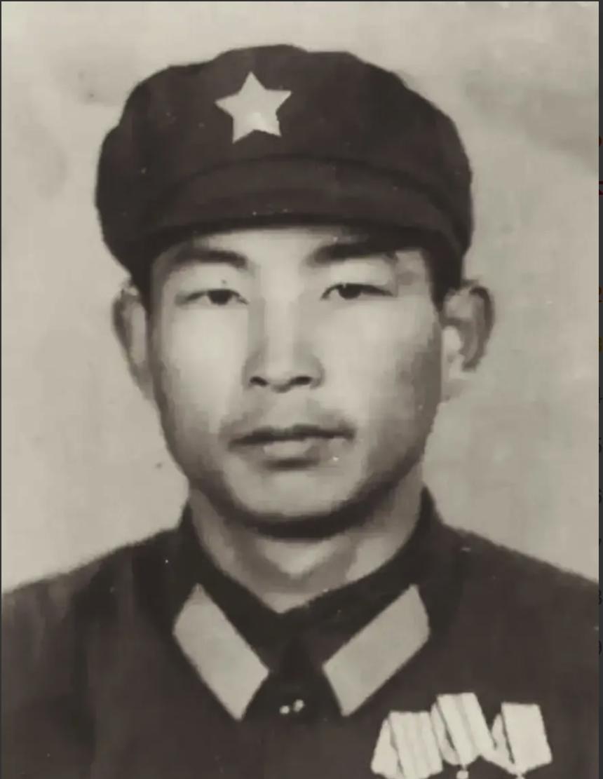 1980年，许明习被几十名越军包围，越军见他子弹打光，且只有一个人，就嚣张地大喊