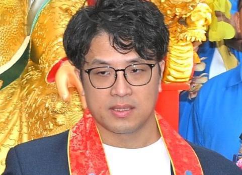 台湾媒体人王尚智今日发文表示，身旁蓝营圈子对于沈伯洋参选台北市长，无不是“奚落、