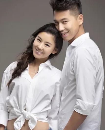 演员王雷心血来潮想知道家里的存款有多少，便问妻子李小萌："我们家的存款大概是多少