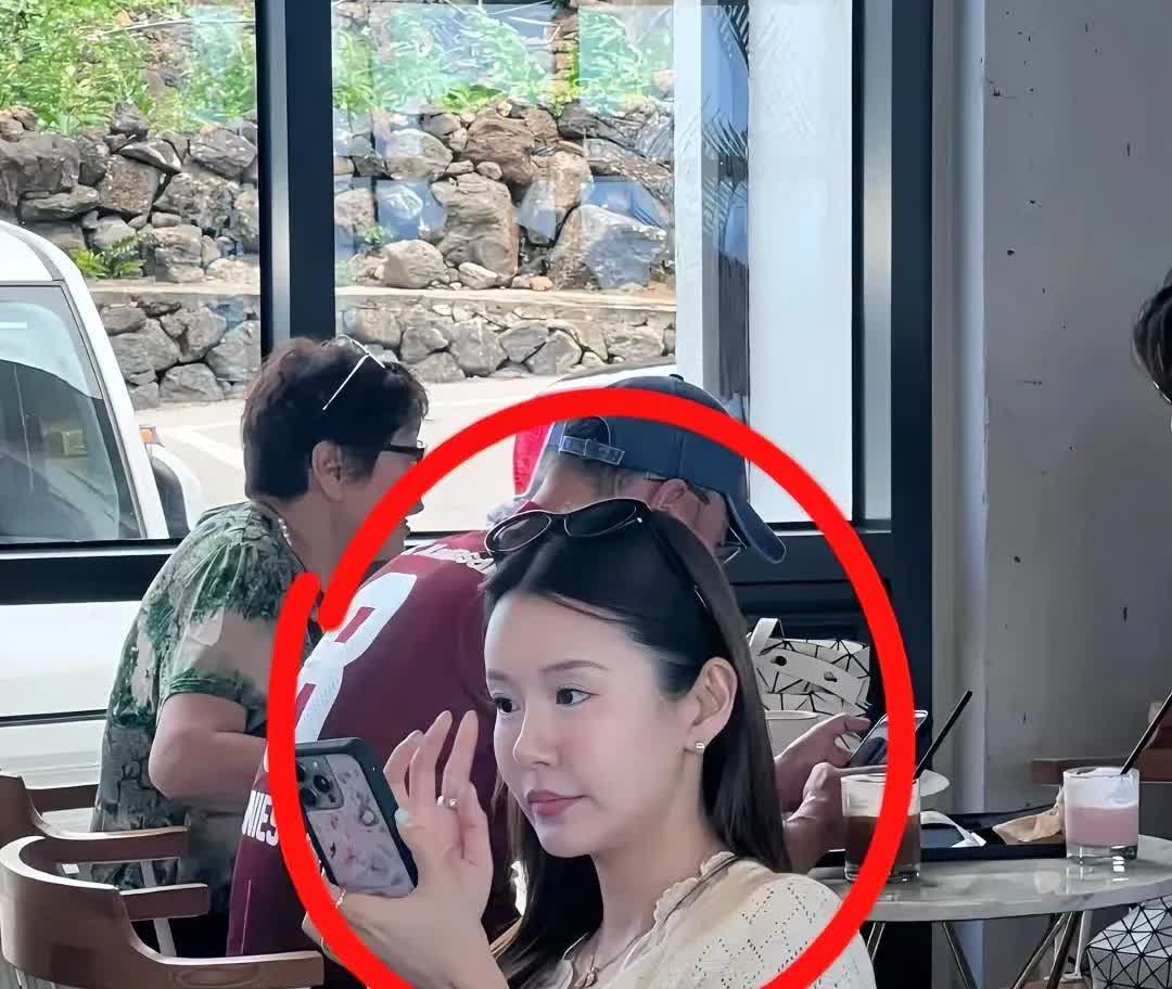线下偶遇到了陈赫老婆张子萱终于知道为什么不愿意露脸了原本以为颜值真的很高
