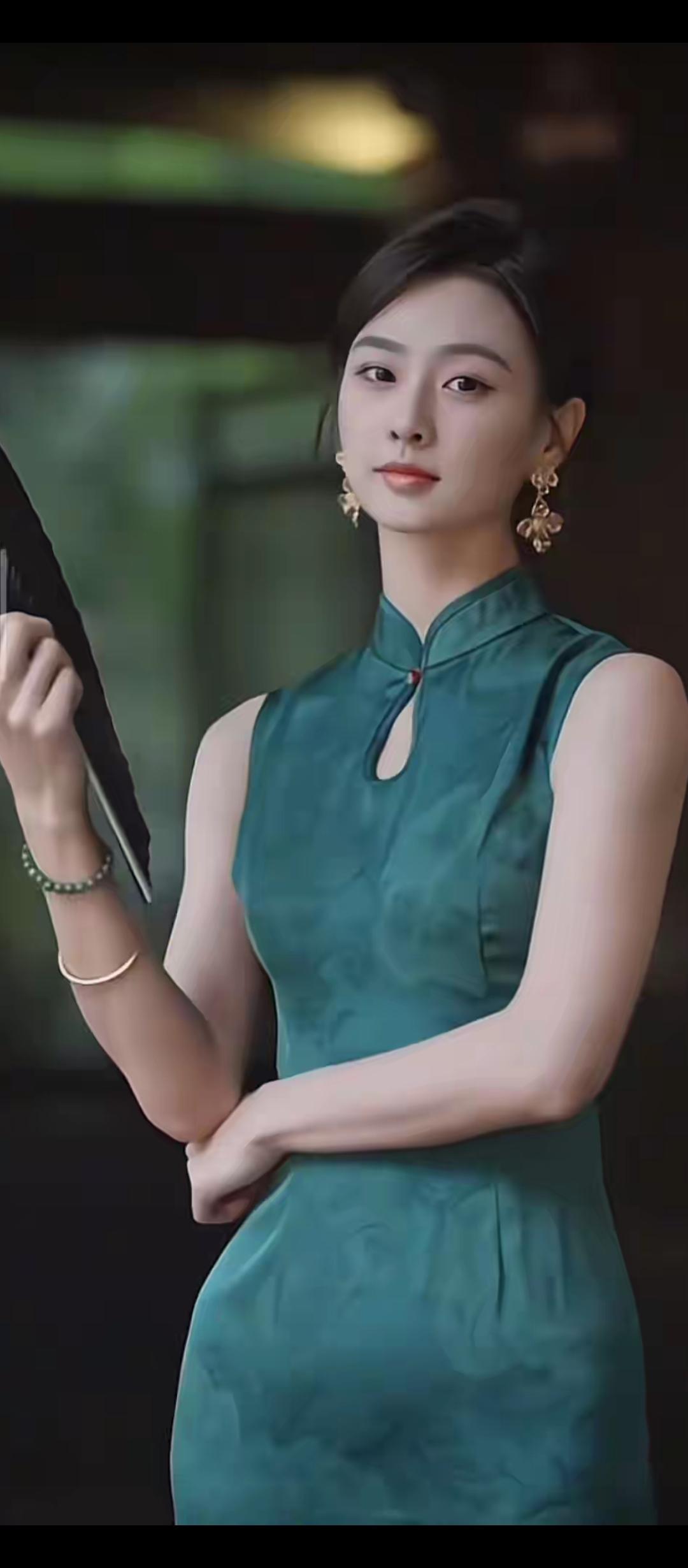 青衣拂袖，风华绝代。