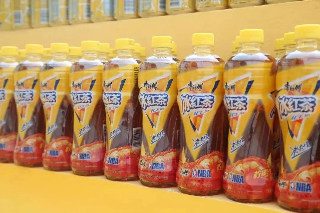 涨价5毛两年少卖11个亿，国民饮料背刺打工人，上万家经销商出走。 4块是国窖