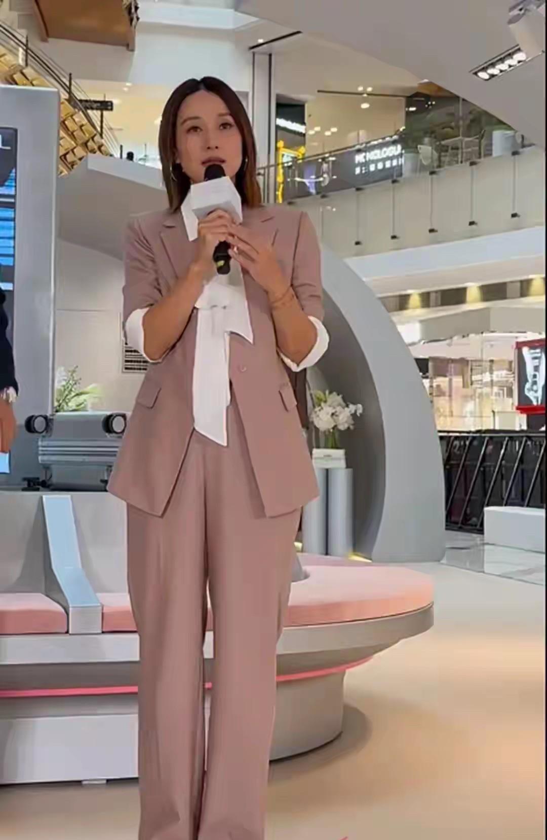 马伊琍，万万没想到！造型竟翻车了！其一，马伊琍并不适合长发，她留短发时最为精