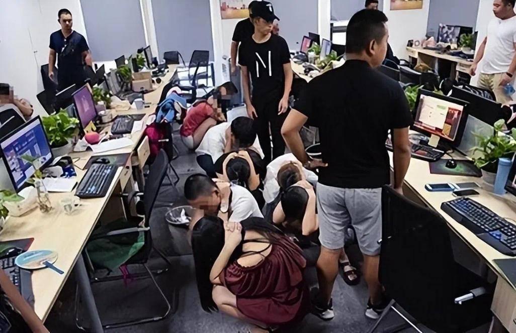 电诈盯上中国人，跟钱多钱少没关系今年国庆假期，几起电诈案件在各地接连发生。1