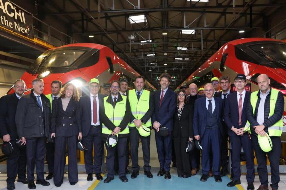 西班牙交通大臣普恩特，先后去了德国西门子铁路工厂、中国国家铁路试验中心，又去了日