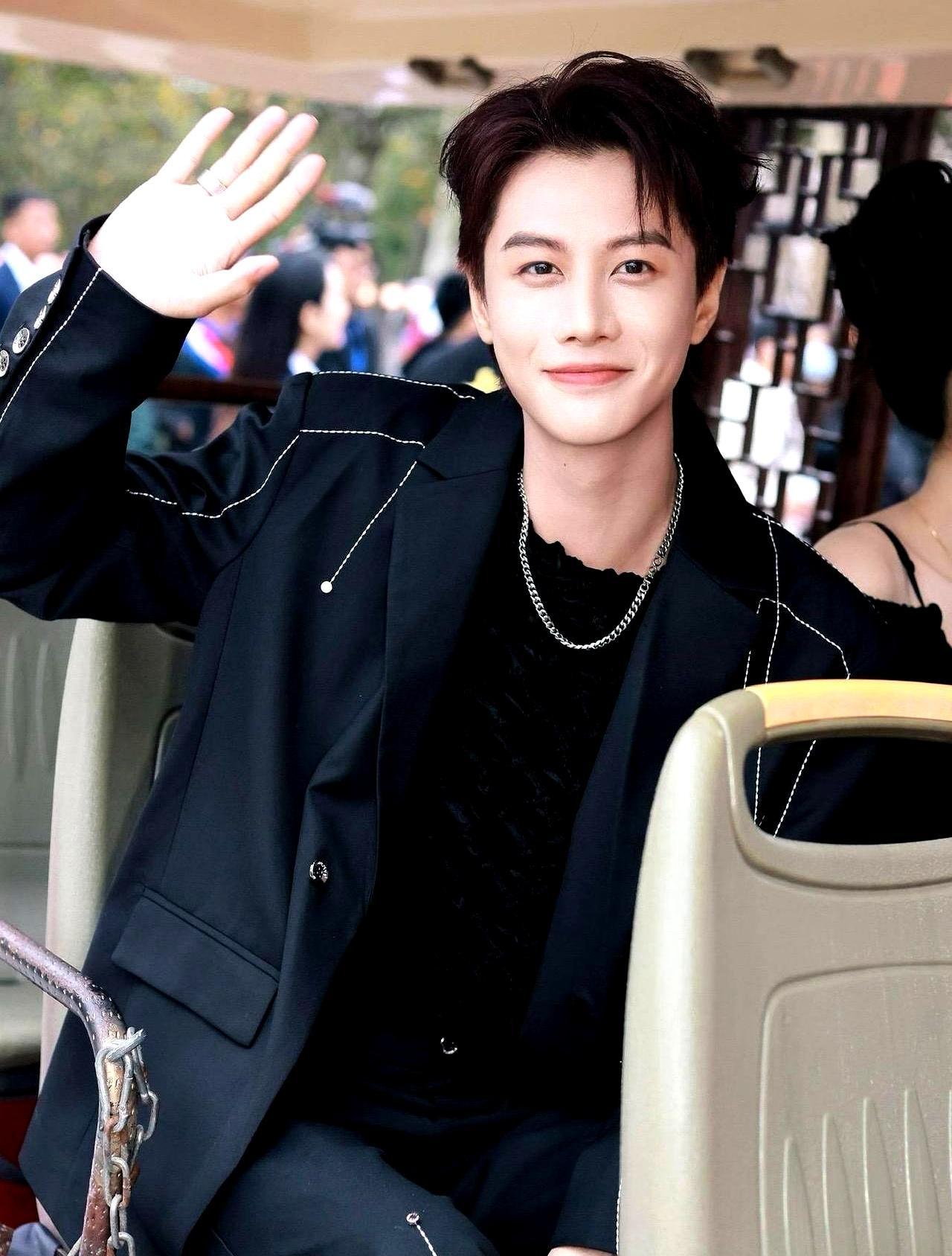 把演员骂上热搜，恰恰证明了我们正在杀死好演员。你在短剧《深情诱引》里恨透了那个