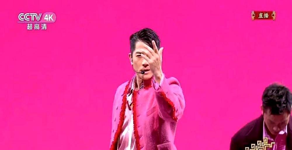 春晚刚下台，郭富城喊王一博去喝酒，王一博的回答，让整个后台都安静了。“我得