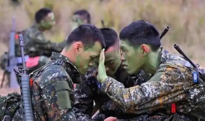 台湾自己起内讧了？台湾士兵突然发出来灵魂拷问：“两岸一旦开战，台湾失败后，阵亡的