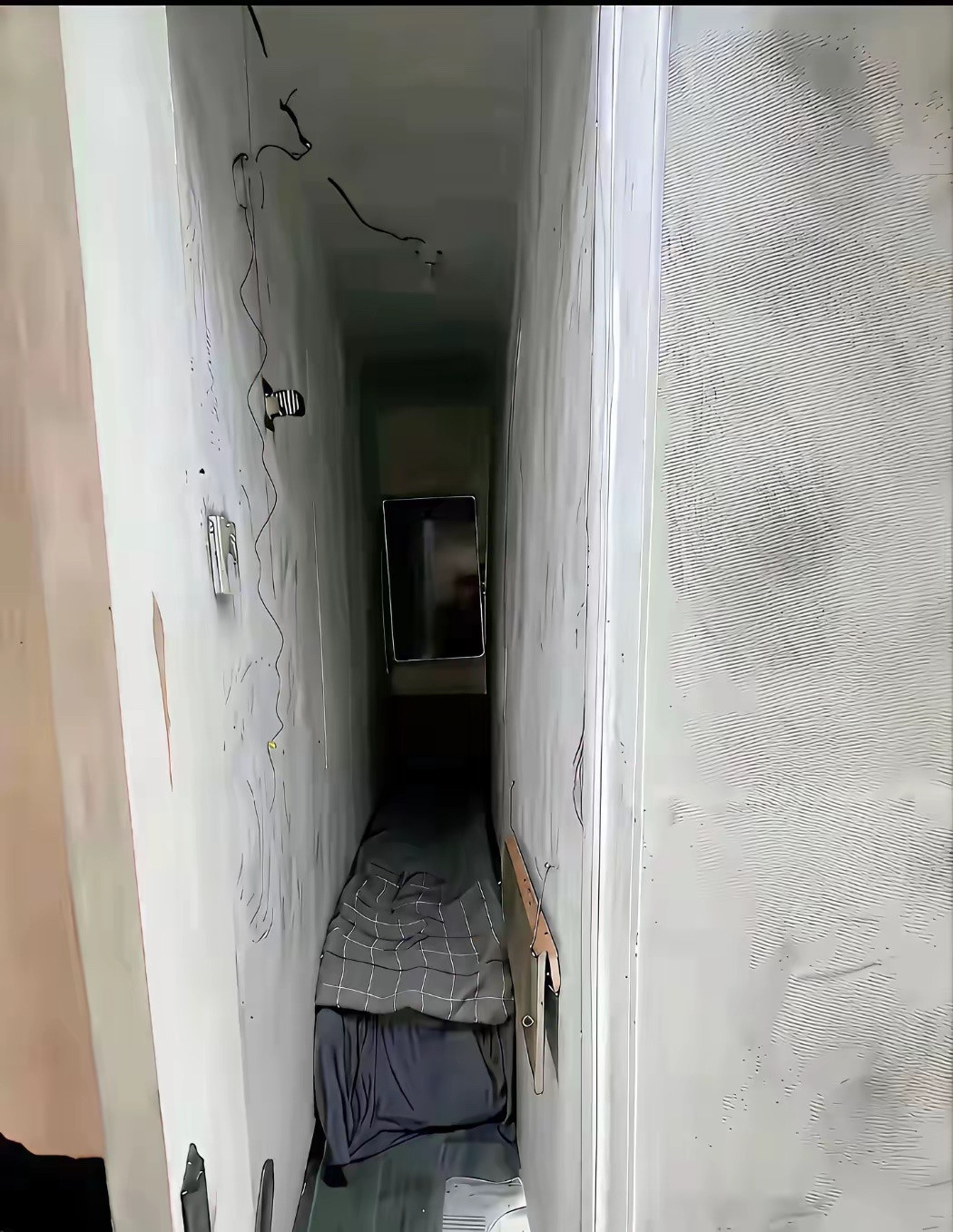 听说这是香港一个月50块钱的房租，感觉还不如花50元买个帐篷住外面。