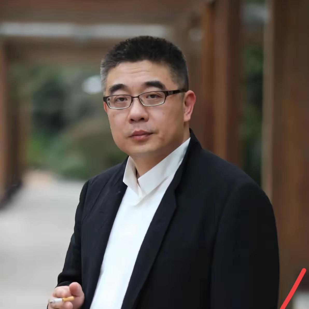 饭桌上听长辈聊起复旦大学钱文忠教授的一段话，字字扎心：“我们的社会已经开始面临严