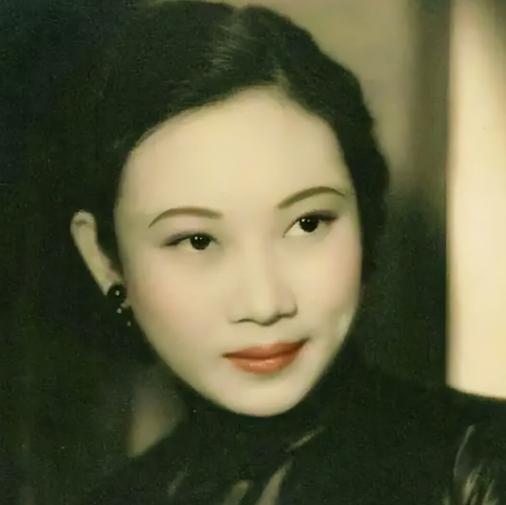 1943年，胡蝶被戴笠霸占。当时，胡蝶气喘吁吁地说：“戴笠，你占了我的身子，却得