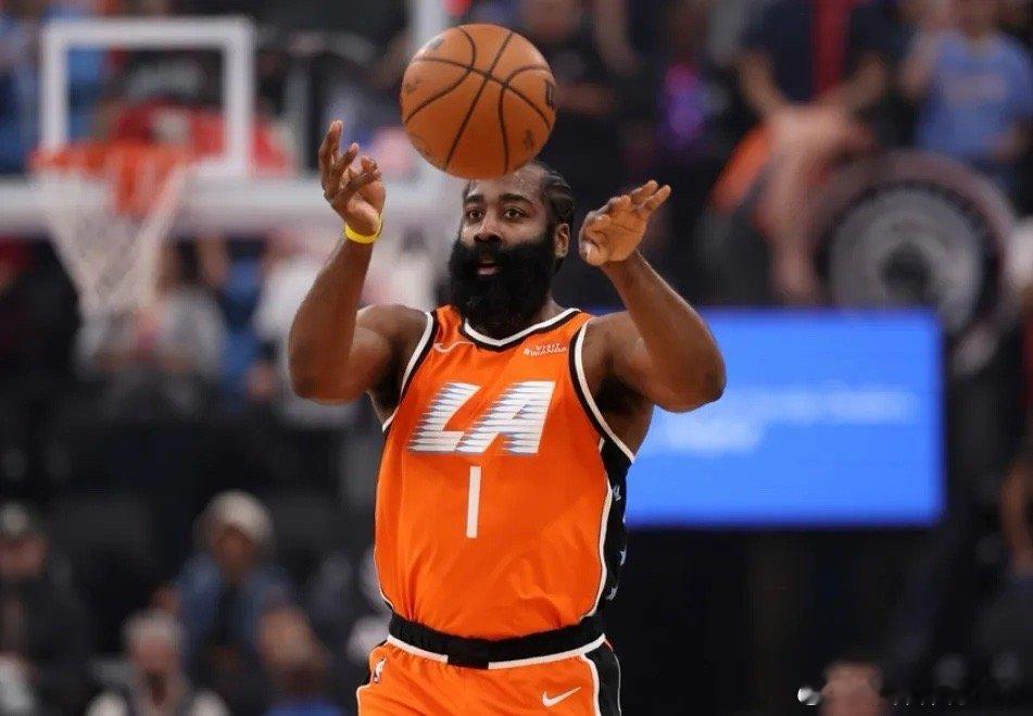 哈登缔造一项历史纪录快船110-114不敌独行侠，哈登出战37分钟，17投5中，