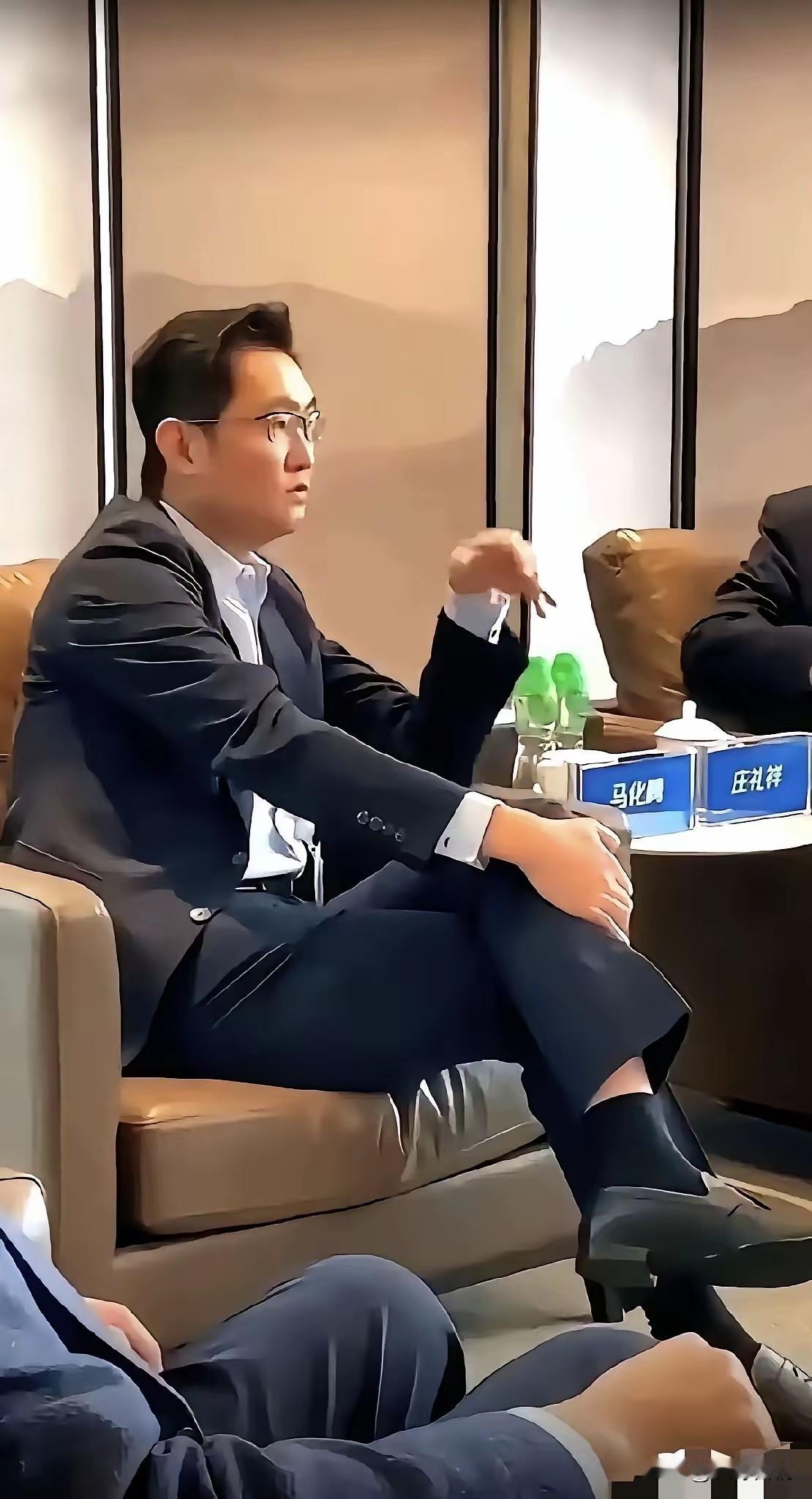 科技大佬都爱演讲！马云爱雷军爱马斯克爱为什么马化腾不爱？我猜他害怕被