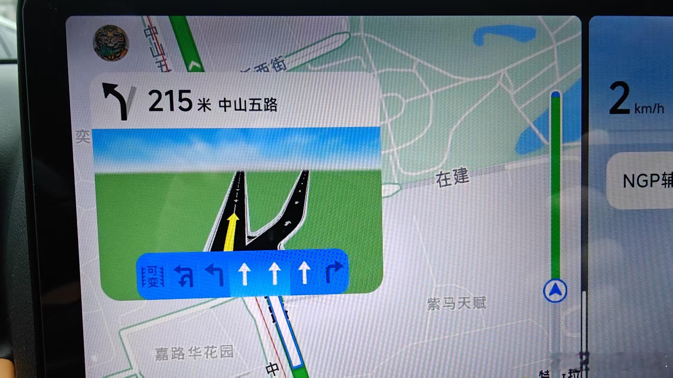 技术就是摸着石头，因为不能预知哪个方案最好。比如小鹏NGP的选道策略，从我自己的