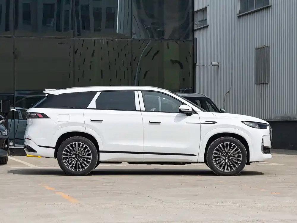 2026款奇瑞瑞虎9混动版，中大型家用混动SUV。车身4820mm×1930mm