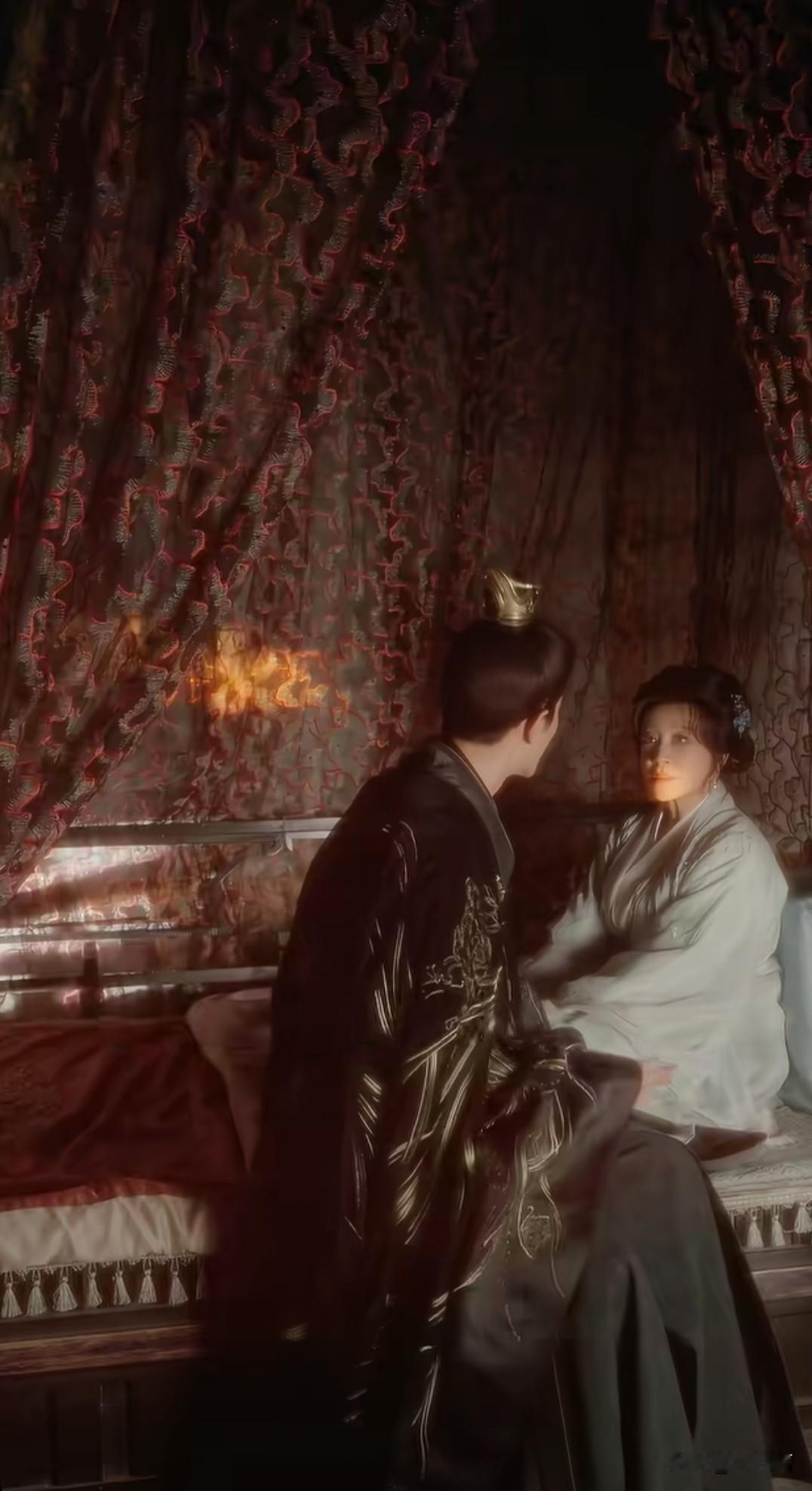 75岁的刘晓庆跑去短剧了，又过了把少女的瘾，还和差辈的男主上演了情意缠绵的吻戏。