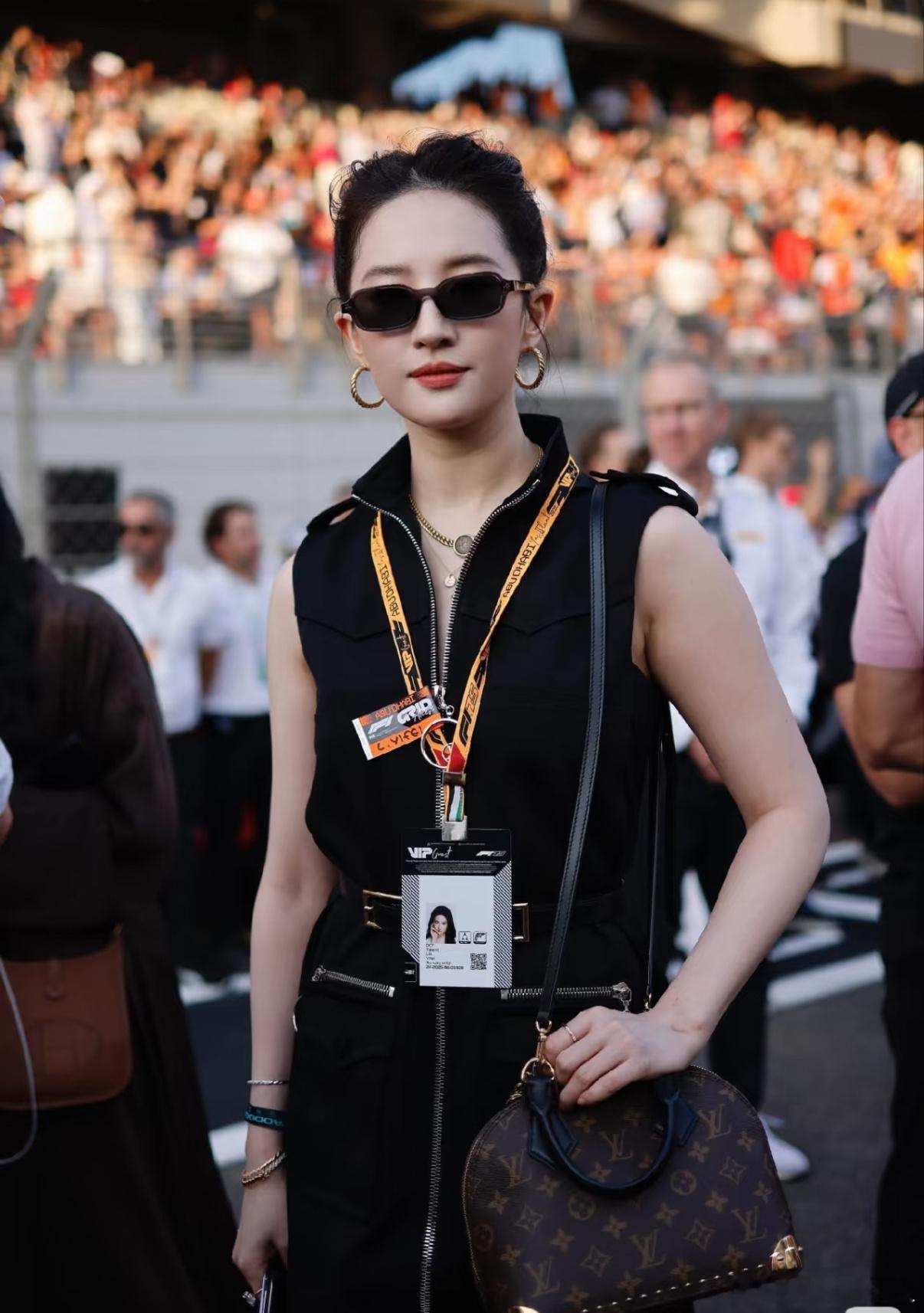 刘亦菲观赛F1阿布扎比大奖赛状态也太好了