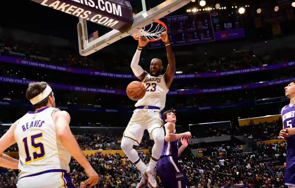 湖人还剩22场比赛按照赛程来看，湖人预计能赢下10场最后的赛程对湖人并不友善