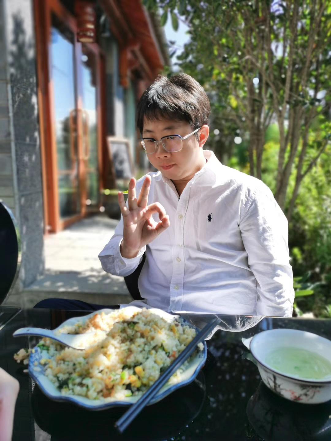 最近OPC（一人公司、超级个体）的概念很火，但一个人真的就能扮演一个公司的角色，