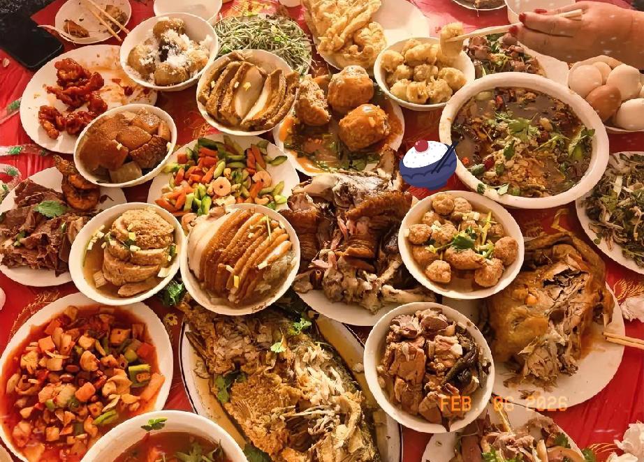 说出一个菜名证明你是哪里人说起家乡菜我觉得坐大席的八大碗和焖子那叫一个好吃，有没