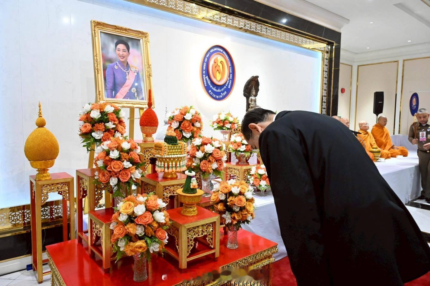 王室王室泰国王室帕公主2025年12月7日，帕公主47岁生日，暹罗红×会为帕公