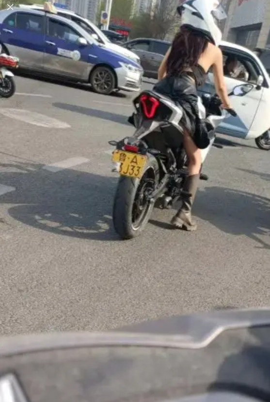 这个算故意遮挡号牌么。