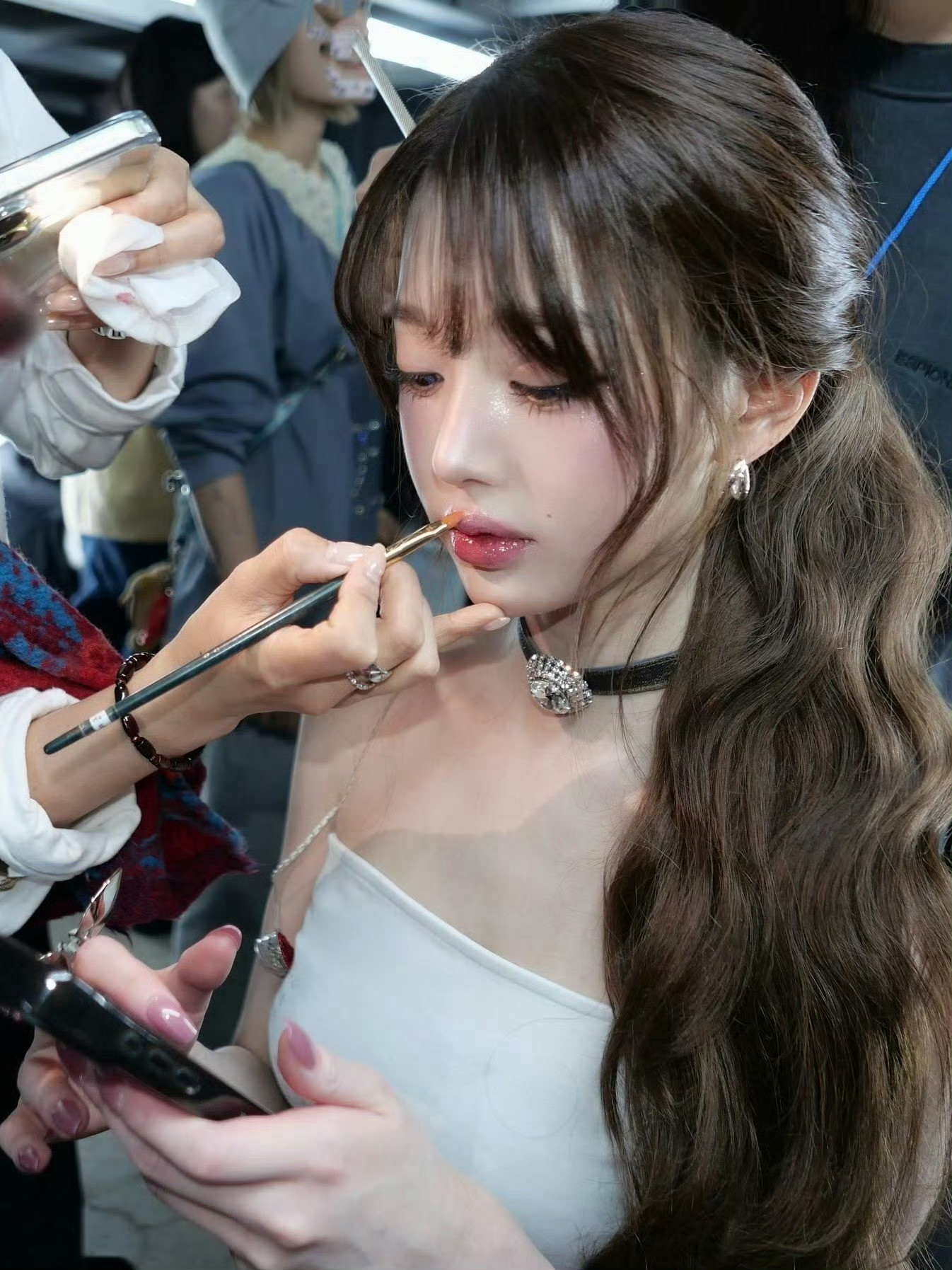 【张元英】有种在给芭比娃娃上妆的错觉…