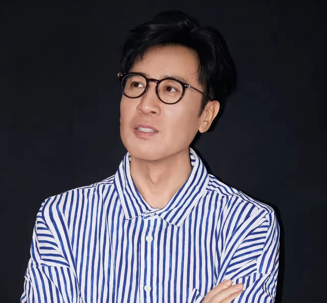 大家有没有发现，于和伟越来越不对劲了？不是演技退步，而是整个人的变化肉眼可见。