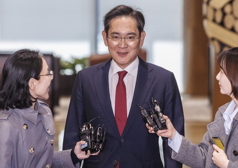 黄仁勋调侃李在镕：我用三星时你还小科技圈最近这事儿太有意思了。10月30号，黄