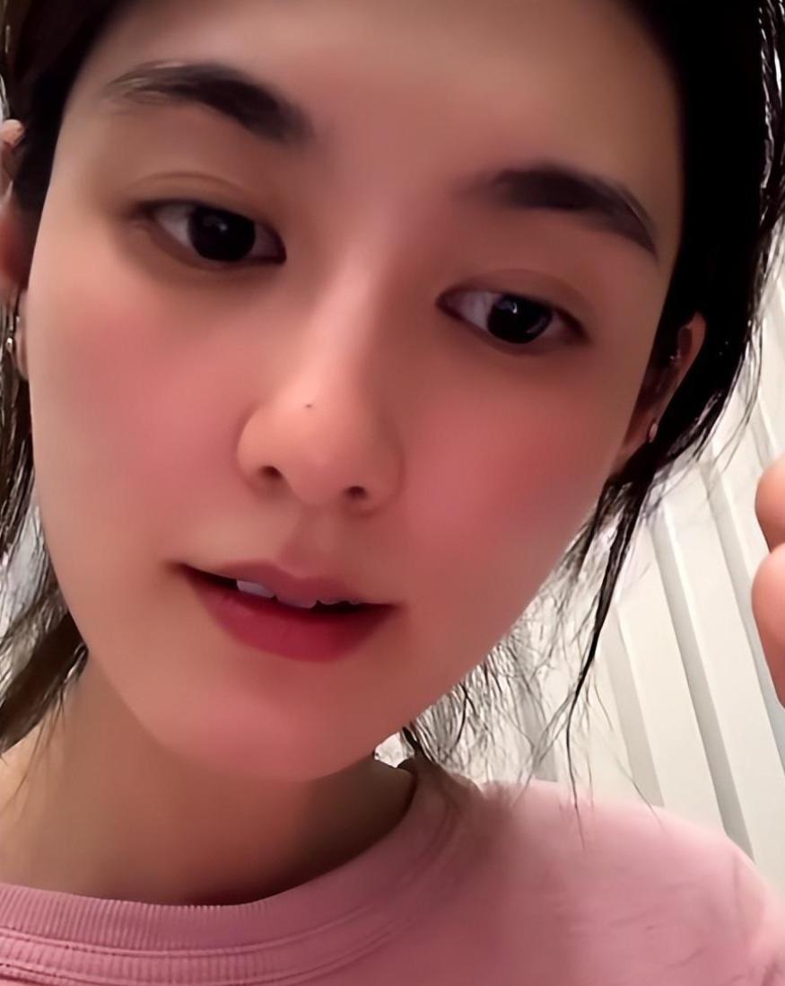 韩沛颖的运气实在是太好了。当包贝尔的瓜出来之后，已经没有人关注韩沛颖直播的事