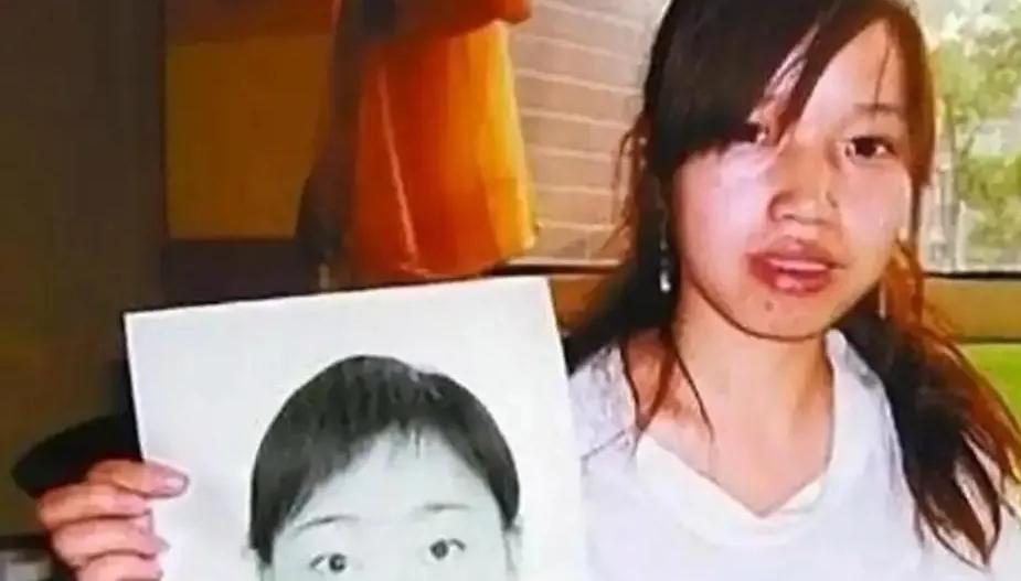 2004年，罗彩霞成功考上贵州师范大学，名额却被当地县公安政委的女儿冒名顶替。无