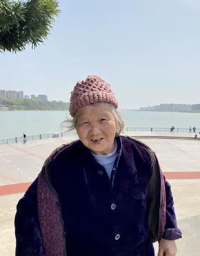 83岁老人原本轮流被三个儿子赡养，大儿子意外离世后，剩下两个儿子之间的分担立刻变