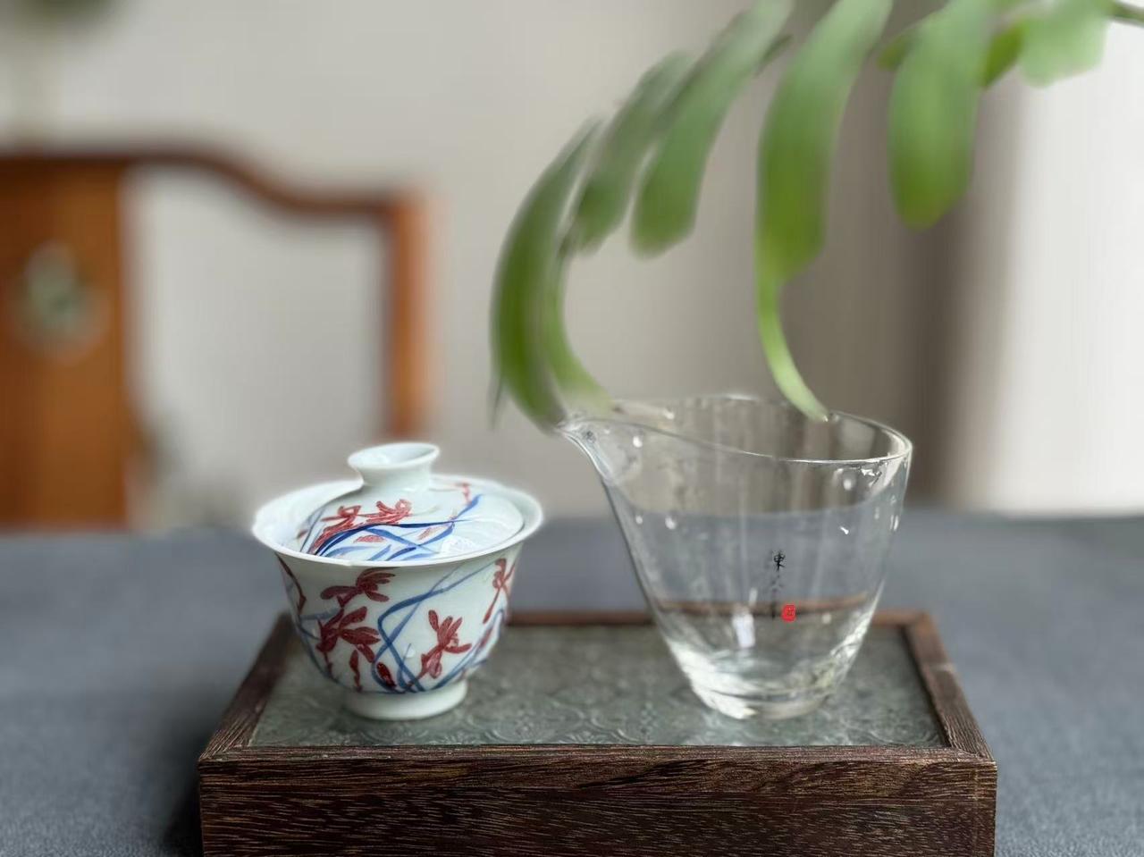 紧急避坑！90%的人都会犯的喝茶误区，看你占了几条？◆误区一：以茶代水，全天只