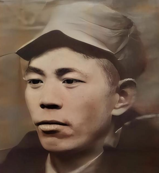 一天夜晚，八路军某团长身上奇痒难忍，他脱下了衣服，让警卫员用火好好烤一下，自己进