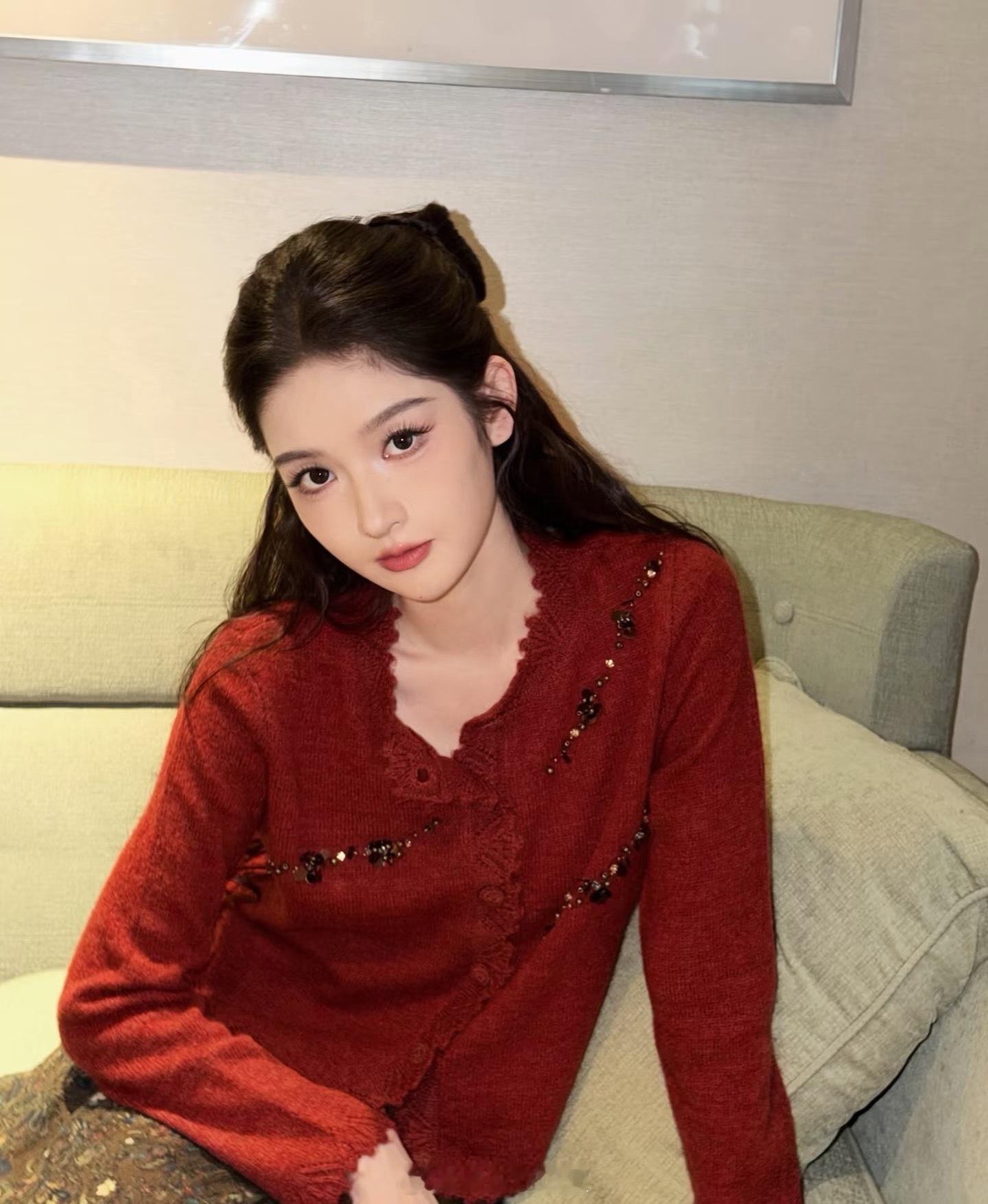 王玉雯把卧蚕p淡王玉雯就是小猫本猫吧🐱，诡秘下次不用p卧蚕了，脸太完美了！王玉