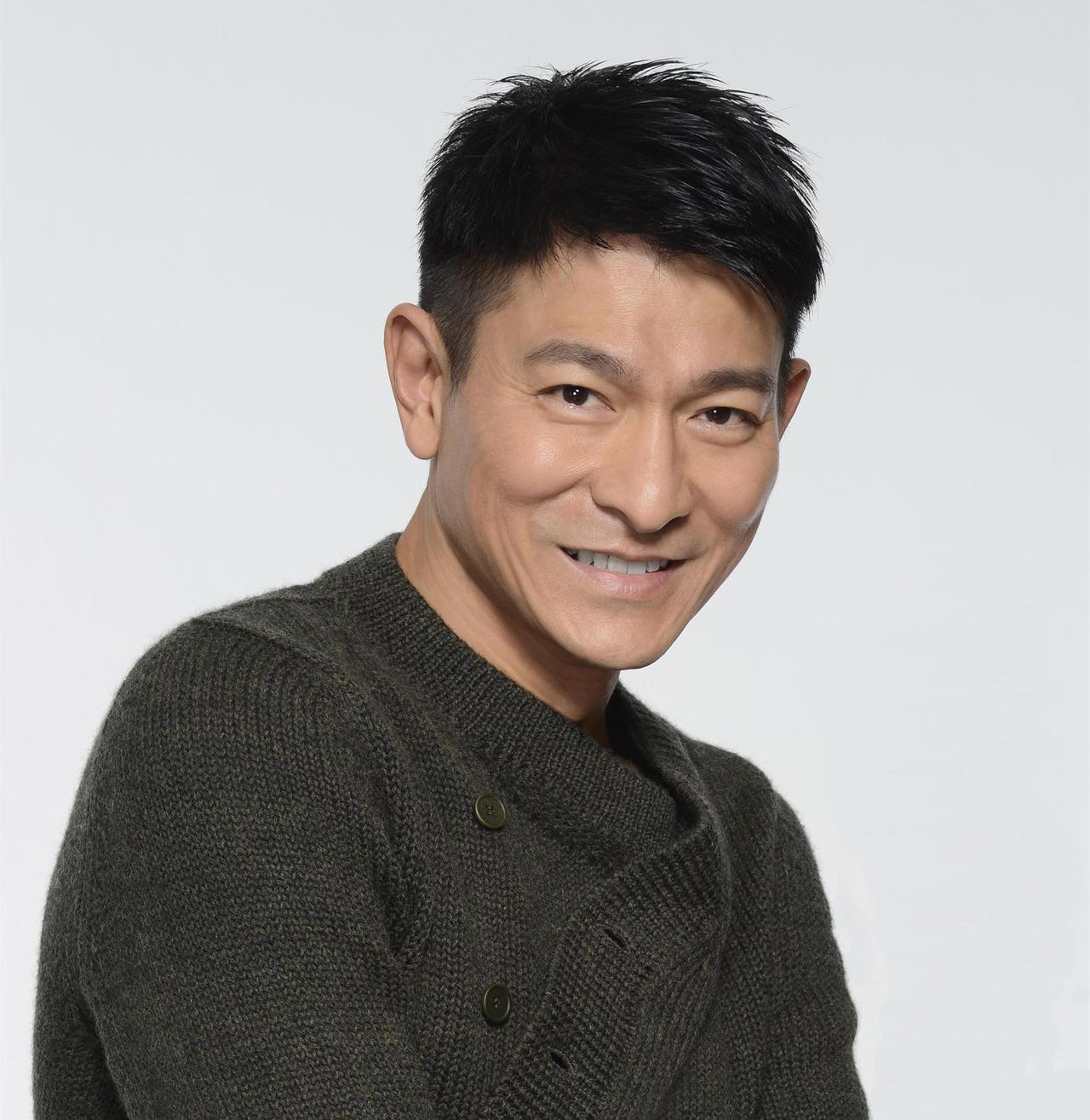 从港风偶像到文联副主席，刘德华用几十年告诉你：什么才是真魅力六十四岁的刘德华，