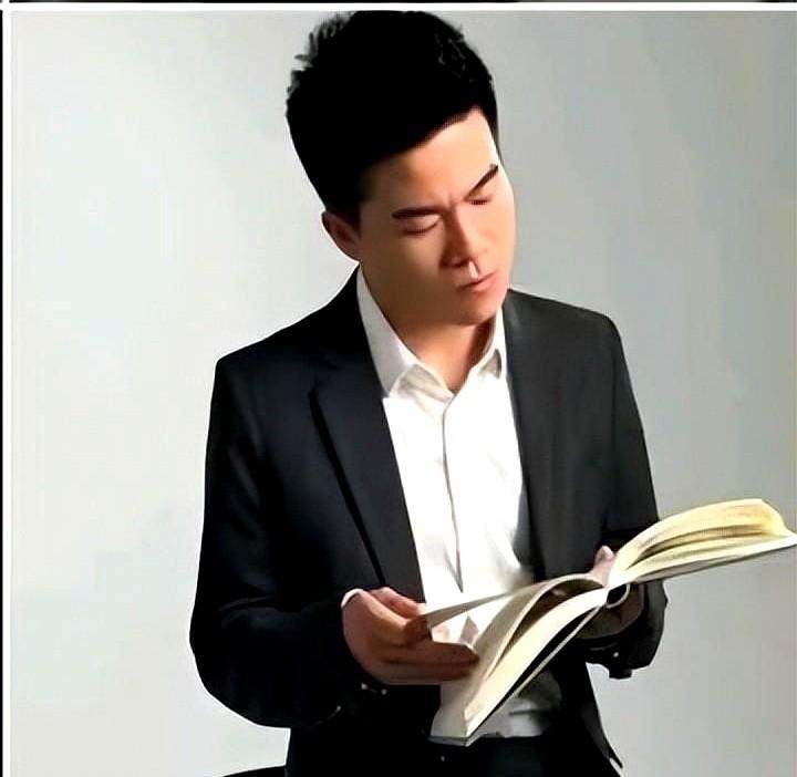 董宇辉没发券，没砸钱，一场直播卖了两亿。没人喊“秒杀”，没人比价，用户却抢疯了