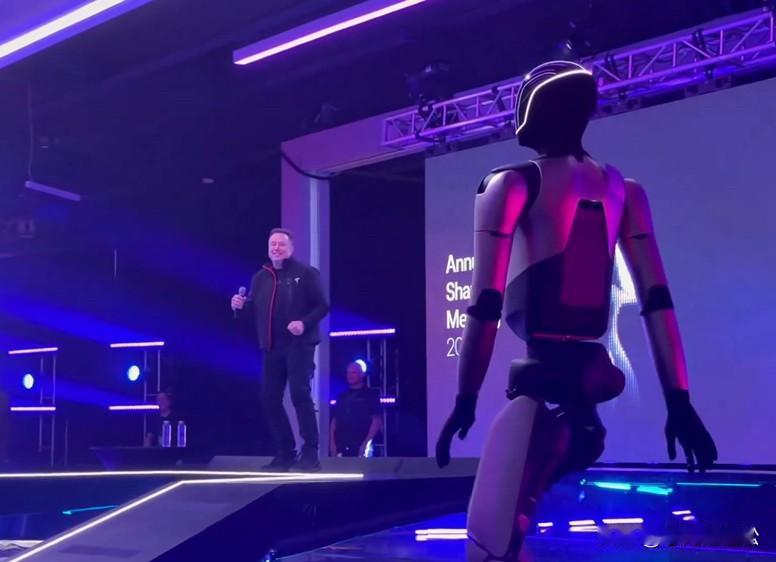 没想到马斯克也是那个被画大饼的人！股东们是同意了给马斯克万亿美元的薪酬，不过真想