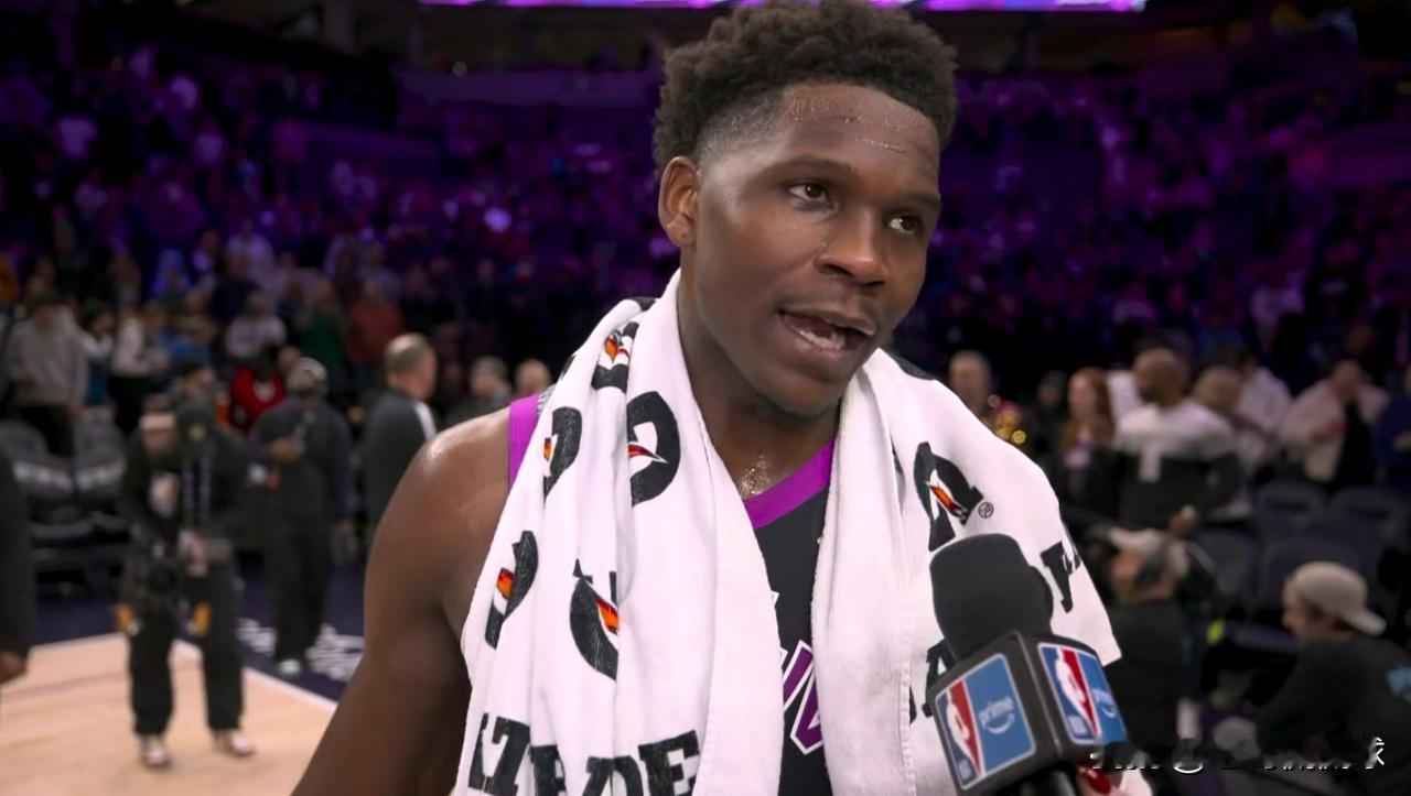 森林狼当家球星爱德华兹真是太霸气了！在今天森林狼主场以112：107击败雷霆的赛