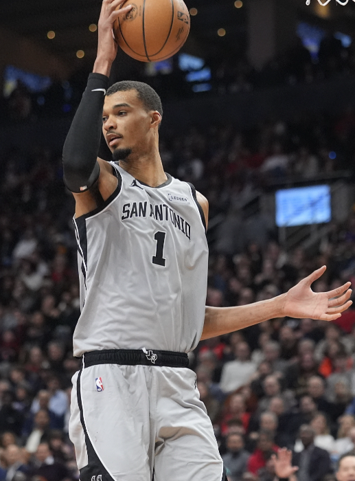 文班真的夸张，从第一年被人戏称不如切特现在都快mvp了太强了，mvp加dpo